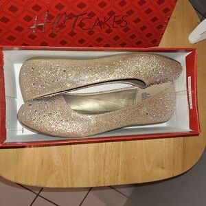 Hot Cakes Women's Glitter Flats Gold - 8W